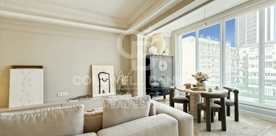 3 bedrooms apartment for sale in Barcelona, Catalonia, Spain № 5417