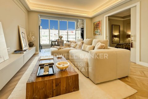3 bedrooms apartment for sale in Barcelona, Catalonia, Spain № 5417 - photo 6