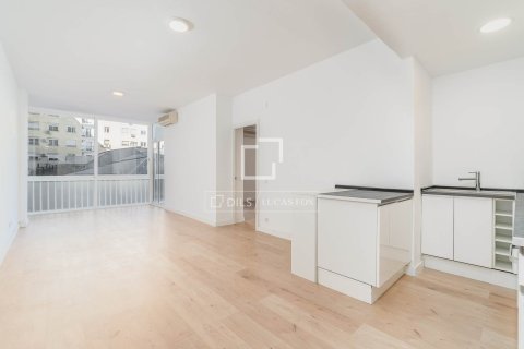 3 bedrooms apartment for sale in Barcelona, Catalonia, Spain № 6444 - photo 2