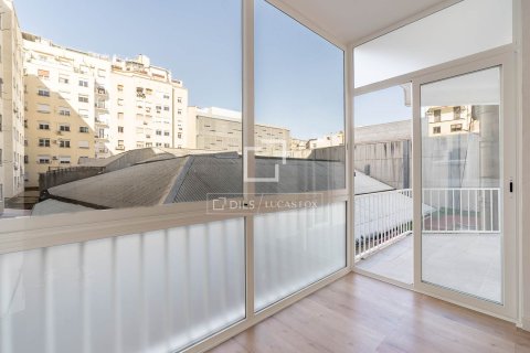 3 bedrooms apartment for sale in Barcelona, Catalonia, Spain № 6444 - photo 12