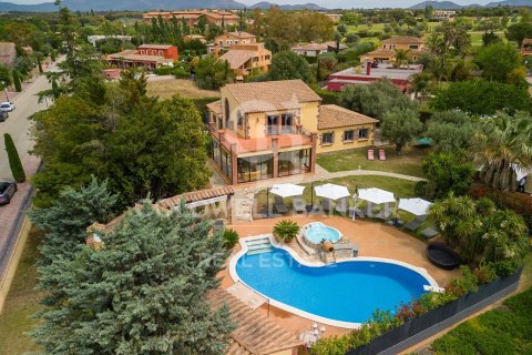 Villa de 5 dormitorios en venta en Peralada, Gerona, Cataluña, Spain № 6013 - foto 3
