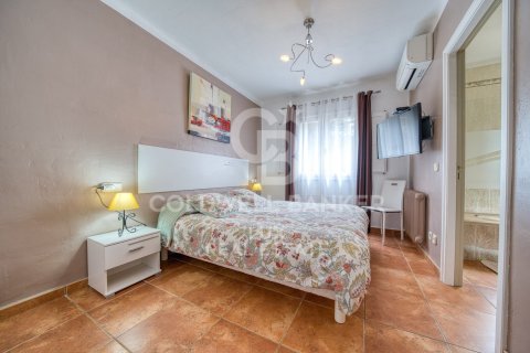 Villa de 5 dormitorios en venta en Peralada, Gerona, Cataluña, Spain № 6013 - foto 17