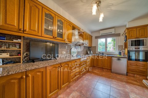 Villa de 5 dormitorios en venta en Peralada, Gerona, Cataluña, Spain № 6013 - foto 14