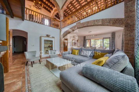 Villa de 5 dormitorios en venta en Peralada, Gerona, Cataluña, Spain № 6013 - foto 8