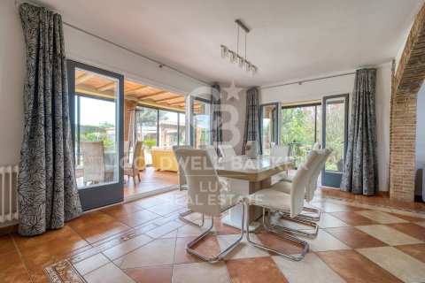 Villa de 5 dormitorios en venta en Peralada, Gerona, Cataluña, Spain № 6013 - foto 11