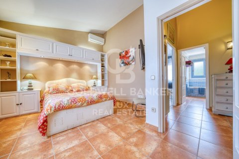 Villa de 5 dormitorios en venta en Peralada, Gerona, Cataluña, Spain № 6013 - foto 21