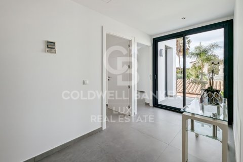 5 bedrooms villa for sale in Empuriabrava, Girona, Catalonia, Spain № 6014 - photo 12