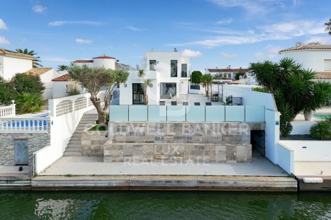 5 bedrooms villa for sale in Empuriabrava, Girona, Catalonia, Spain № 6014 - photo 4