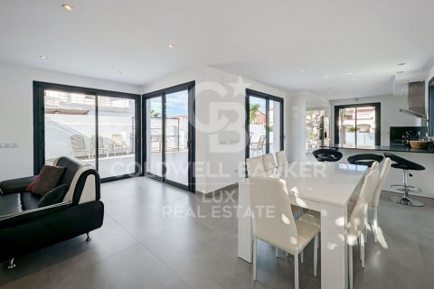 5 bedrooms villa for sale in Empuriabrava, Girona, Catalonia, Spain № 6014 - photo 6