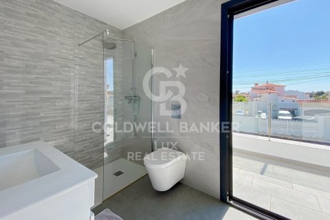 5 bedrooms villa for sale in Empuriabrava, Girona, Catalonia, Spain № 6014 - photo 14