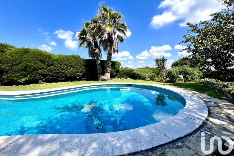 Дом с 5 спальнями в Корбера-де-Льобрегате, Барселона, Каталония, Испания № 4898