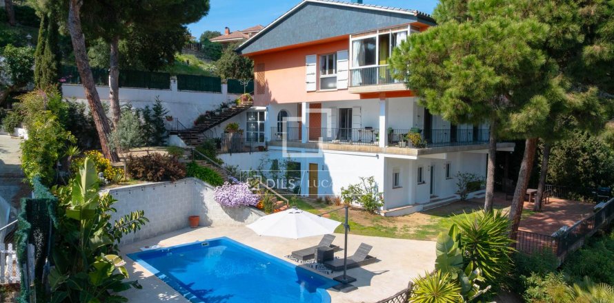 7 bedrooms villa for sale in Arenys de Mar, Barcelona, Catalonia, Spain № 6419