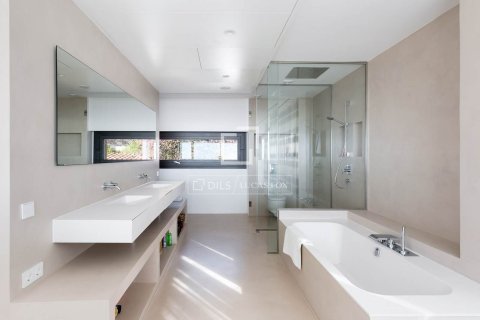 Купить виллу в Кастельдефельс, Испания с 6 спален, 740м², № 6420 - фото 25