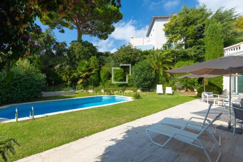 6 bedrooms villa for sale in El Masnou, Barcelona, Catalonia, Spain № 6422 - photo 3