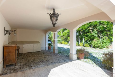 6 bedrooms villa for sale in El Masnou, Barcelona, Catalonia, Spain № 6422 - photo 9