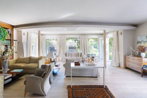 6 bedrooms villa for sale in El Masnou, Barcelona, Catalonia, Spain № 6422 - photo 11