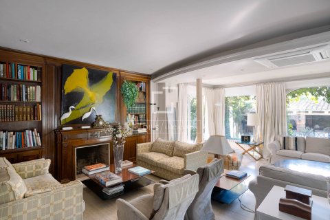 6 bedrooms villa for sale in El Masnou, Barcelona, Catalonia, Spain № 6422 - photo 12