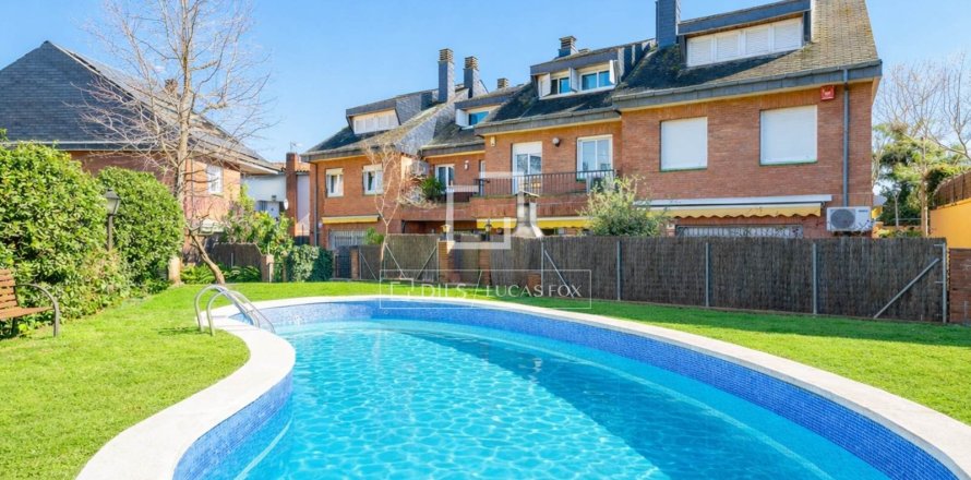 4 bedrooms villa for sale in Sant Cugat Del Valles, Barcelona, Catalonia, Spain № 6418