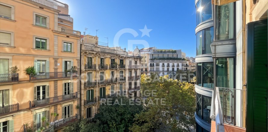 3 bedrooms apartment for sale in Barcelona, Catalonia, Spain № 5437