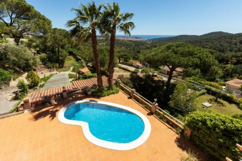 Купить дом в Сант-Фелиу-де-Гиксолс, Испания с 4 комнаты, № 1681 - фото 2