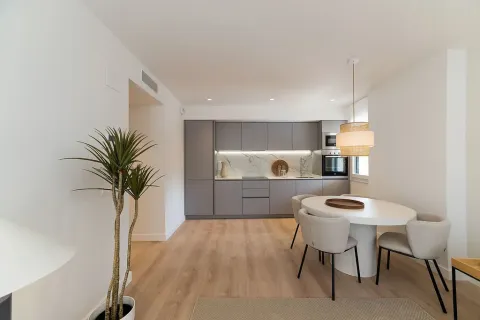 Купить квартиру в Барселона, Испания с 4 комнаты, № 1676 - фото 8