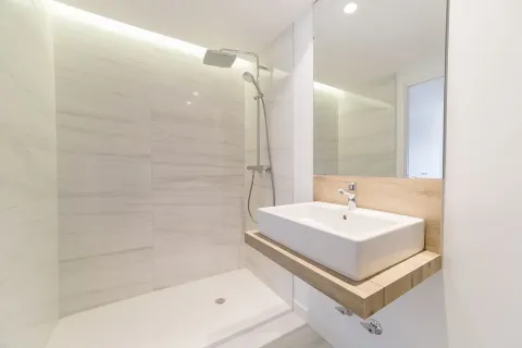 Купить квартиру в Барселона, Испания с 4 комнаты, № 1676 - фото 17