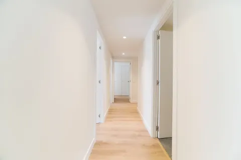 Купить квартиру в Барселона, Испания с 4 комнаты, № 1676 - фото 10