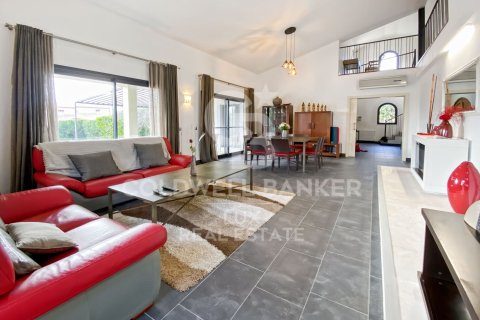 4 bedrooms house for sale in Peralada, Girona, Catalonia, Spain № 5745 - photo 3