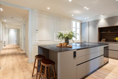 4 bedrooms apartment for sale in Barcelona, Catalonia, Spain № 4149 - photo 13