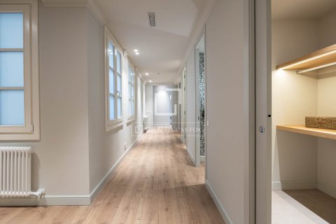 4 bedrooms apartment for sale in Barcelona, Catalonia, Spain № 4149 - photo 14