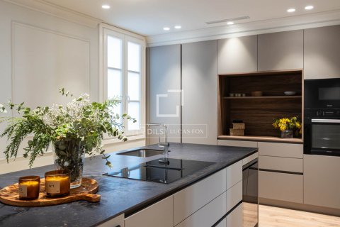 4 bedrooms apartment for sale in Barcelona, Catalonia, Spain № 4149 - photo 12