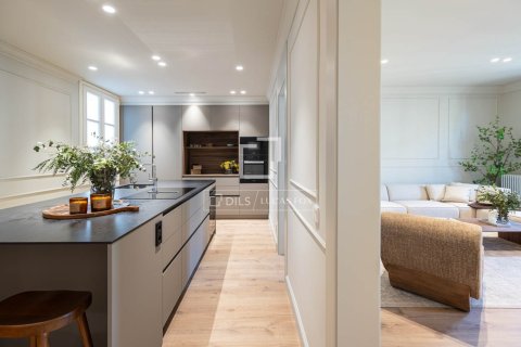 4 bedrooms apartment for sale in Barcelona, Catalonia, Spain № 4149 - photo 9