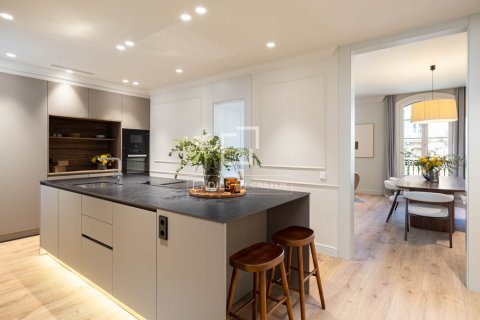 4 bedrooms apartment for sale in Barcelona, Catalonia, Spain № 4149 - photo 10