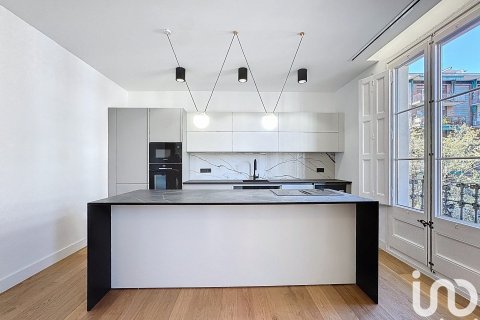 4 bedrooms apartment for sale in Barcelona, Catalonia, Spain № 4914 - photo 2