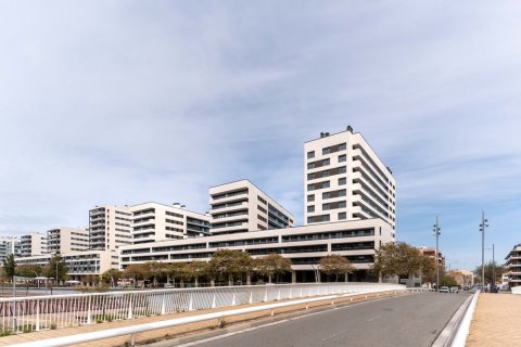 Квартира с 4 спальнями в Бадалоне, Барселона, Каталония, Испания № 1733