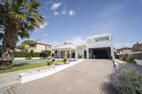 Купить дом в Кома-Руга, Испания с 5 комнат, № 1735 - фото 4