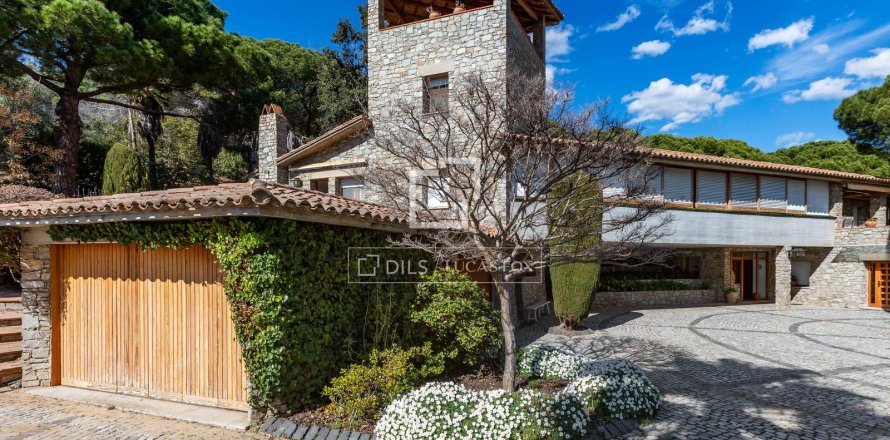 8 bedrooms villa for sale in Premia De Dalt, Barcelona, Catalonia, Spain № 6587