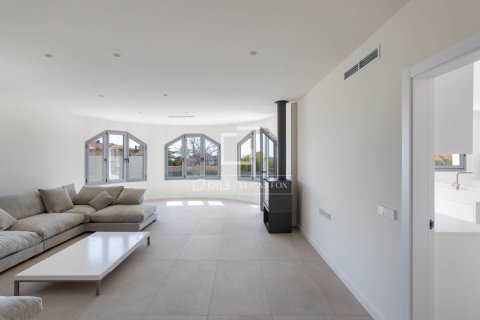 6 bedrooms villa for sale in El Masnou, Barcelona, Catalonia, Spain № 6584 - photo 8