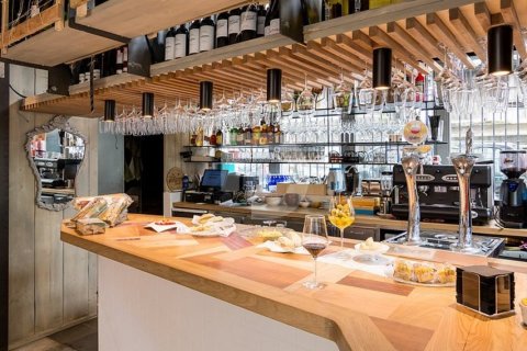 153 sq.m. cafe / restaurant for sale in Ciutat Vella, Barcelona, Catalonia, Spain № 4588