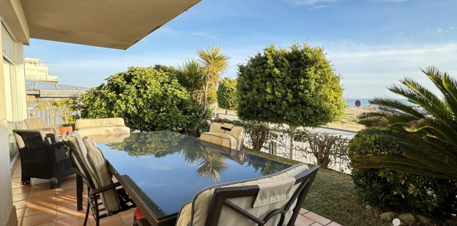 4 bedrooms apartment for sale in Cubelles, Barcelona, Catalonia, Spain № 5075