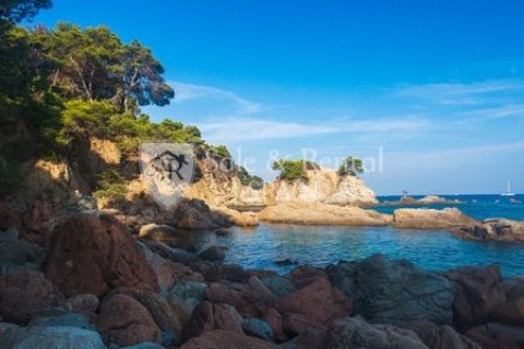 3 bedrooms commercial property for sale in Lloret de Mar, Girona, Catalonia, Spain № 6725 - photo 2