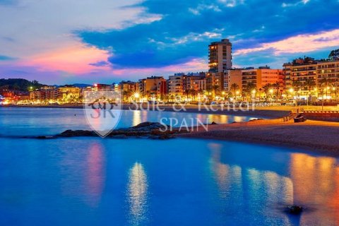 3 bedrooms commercial property for sale in Lloret de Mar, Girona, Catalonia, Spain № 6725