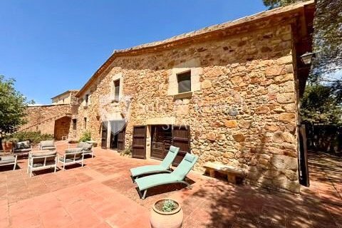 7 bedrooms house for sale in Llagostera, Girona, Catalonia, Spain № 6720 - photo 3