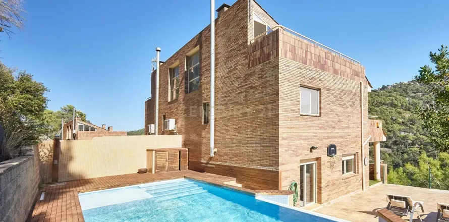 4 bedrooms house for sale in Torrelles de Llobregat, Barcelona, Catalonia, Spain № 6954