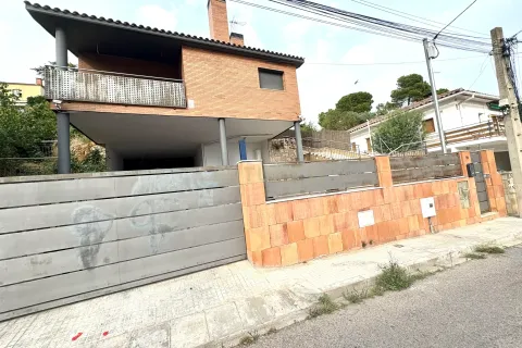 3 bedrooms house for sale in Rubi, Barcelona, Catalonia, Spain № 6953