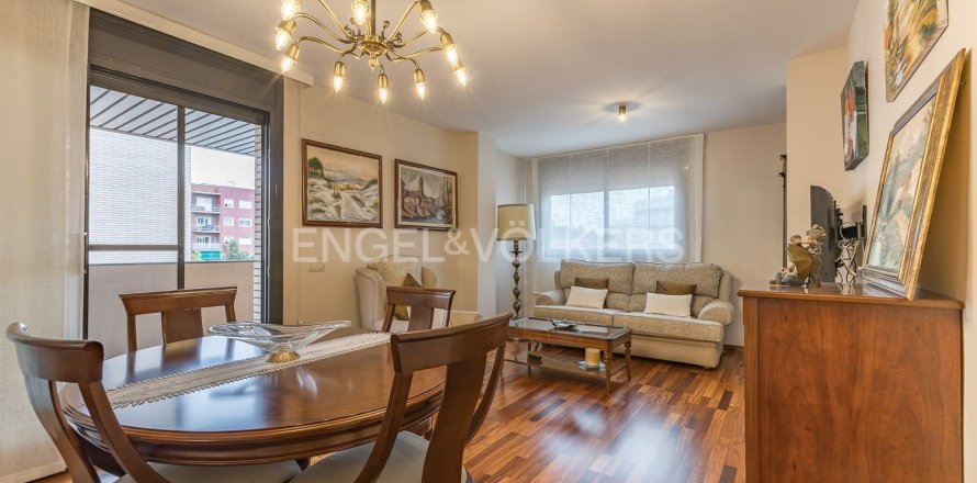 Квартира с 4 спальнями в Эсплугес-де-Льобрегате, Барселона, Каталония, Испания № 2601