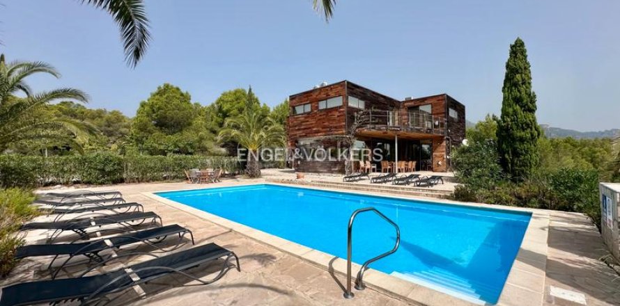 Вилла с 5 спальнями в Л'Аметлья-де-Мар, Таррагона, Каталония, Испания № 2598