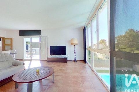 4 bedrooms house for rent in Roda de Berà, Tarragona, Catalonia, Spain № 7577 - photo 9