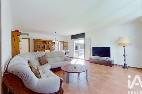 4 bedrooms house for rent in Roda de Berà, Tarragona, Catalonia, Spain № 7577 - photo 8