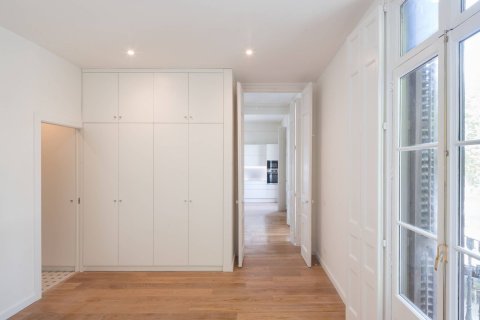 1 bedroom apartment for sale in Barcelona, Catalonia, Spain № 6335 - photo 6